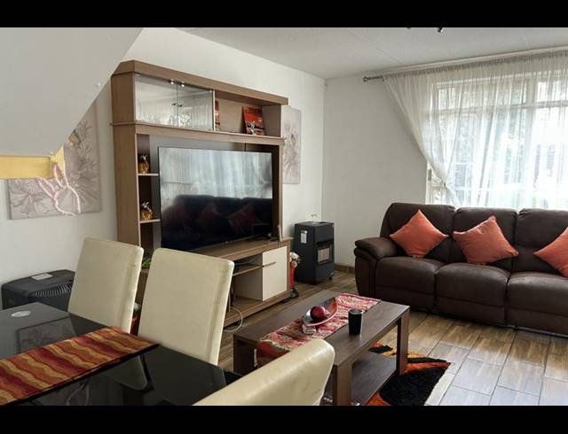 3 BEDROOM TOWNHOUSE FOR SALE IN BEDFORD GARDENS